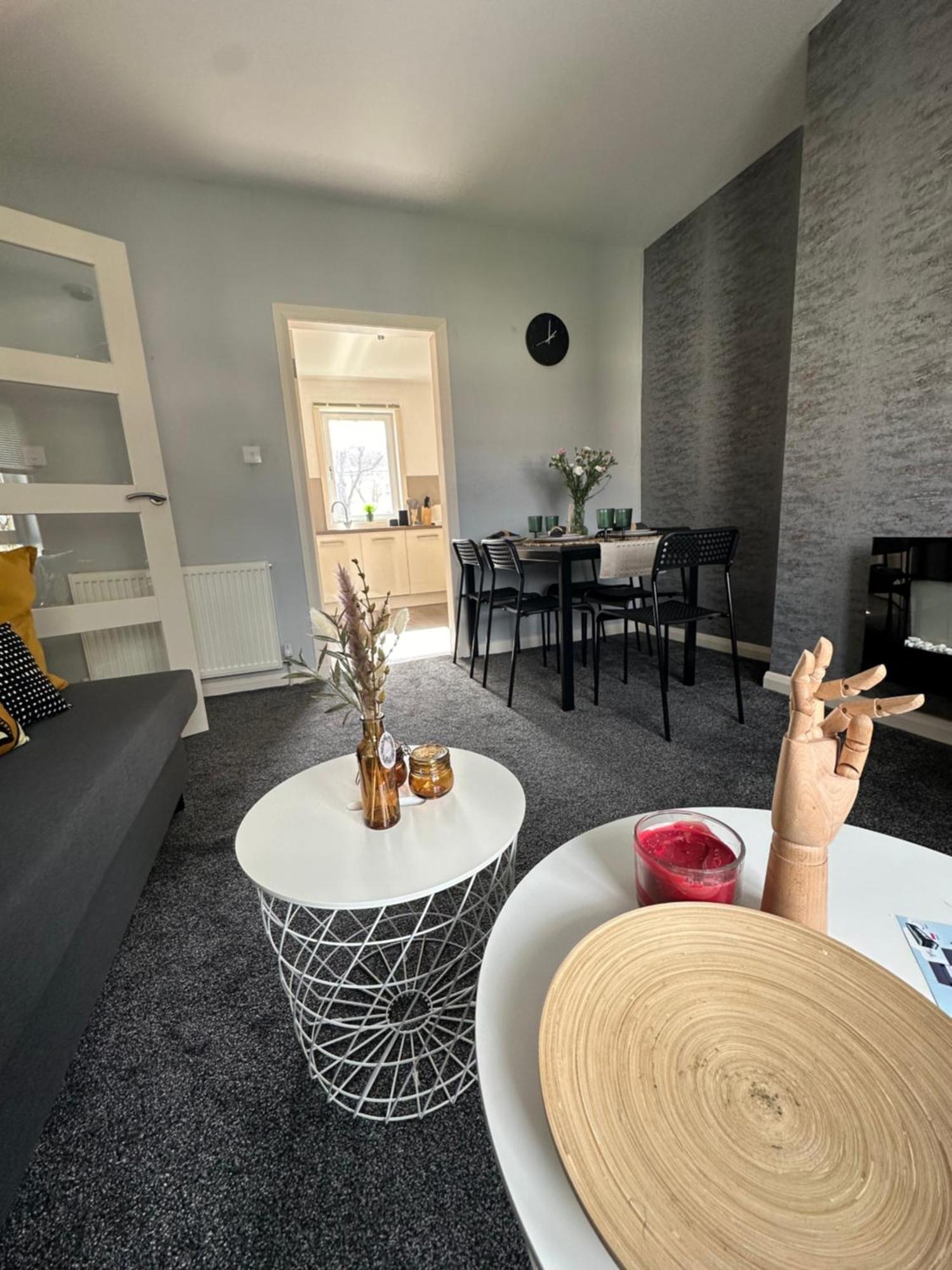 Glasgow Modern Style Home , Separate Entrance Екстер'єр фото