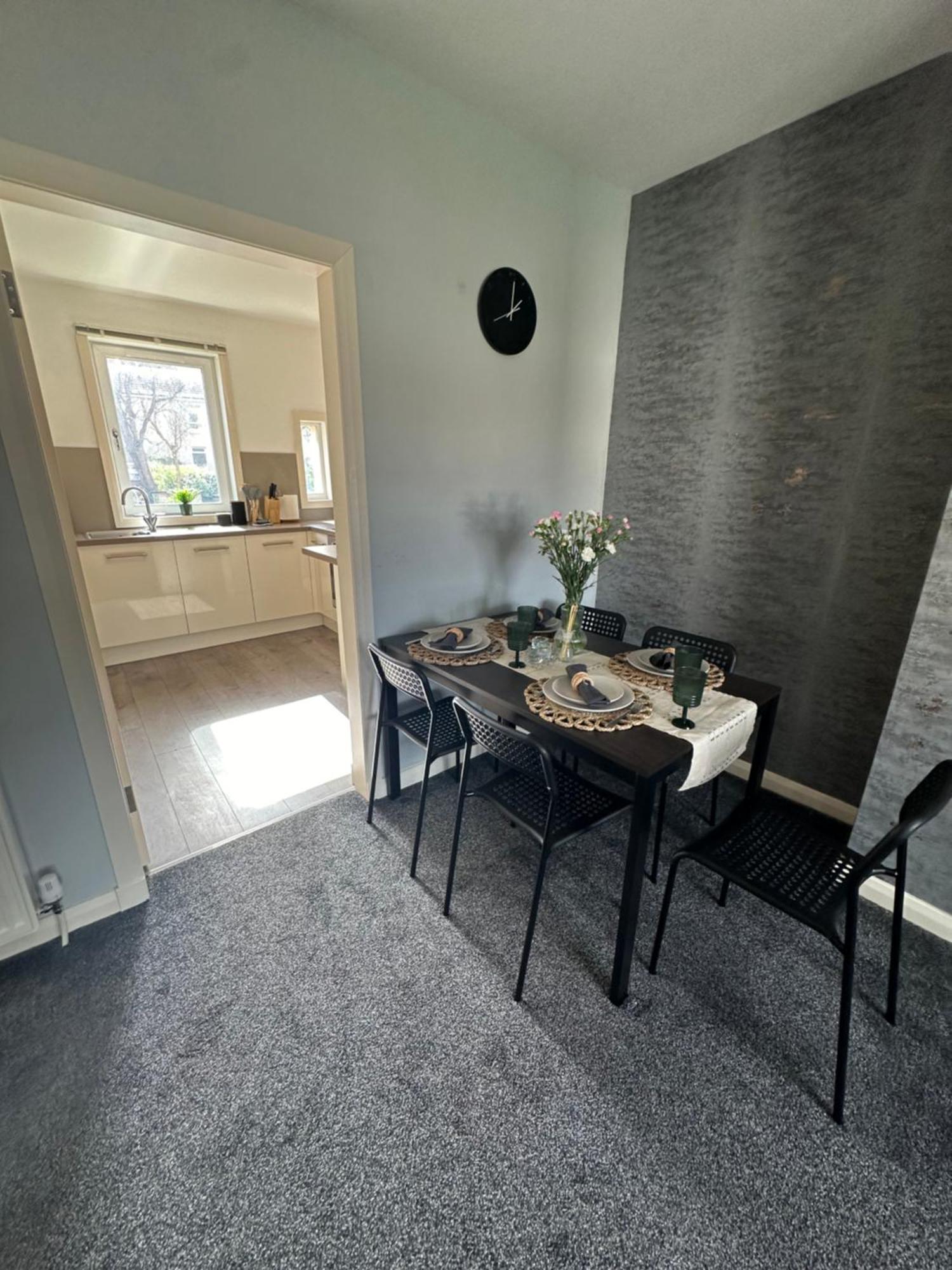 Glasgow Modern Style Home , Separate Entrance Екстер'єр фото