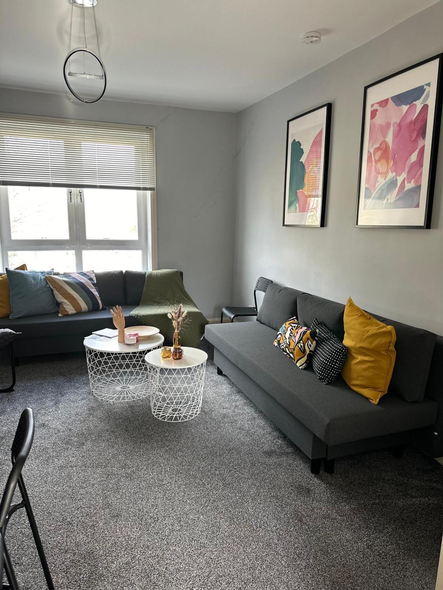 Glasgow Modern Style Home , Separate Entrance Екстер'єр фото
