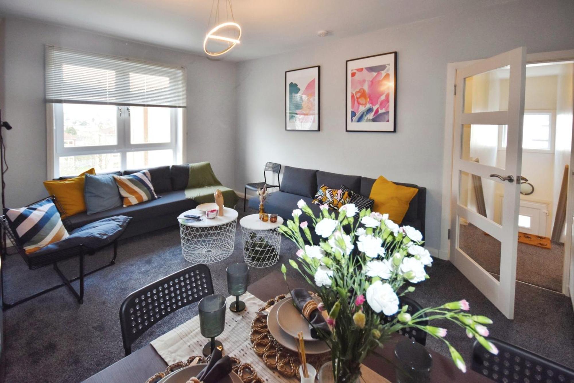 Glasgow Modern Style Home , Separate Entrance Екстер'єр фото