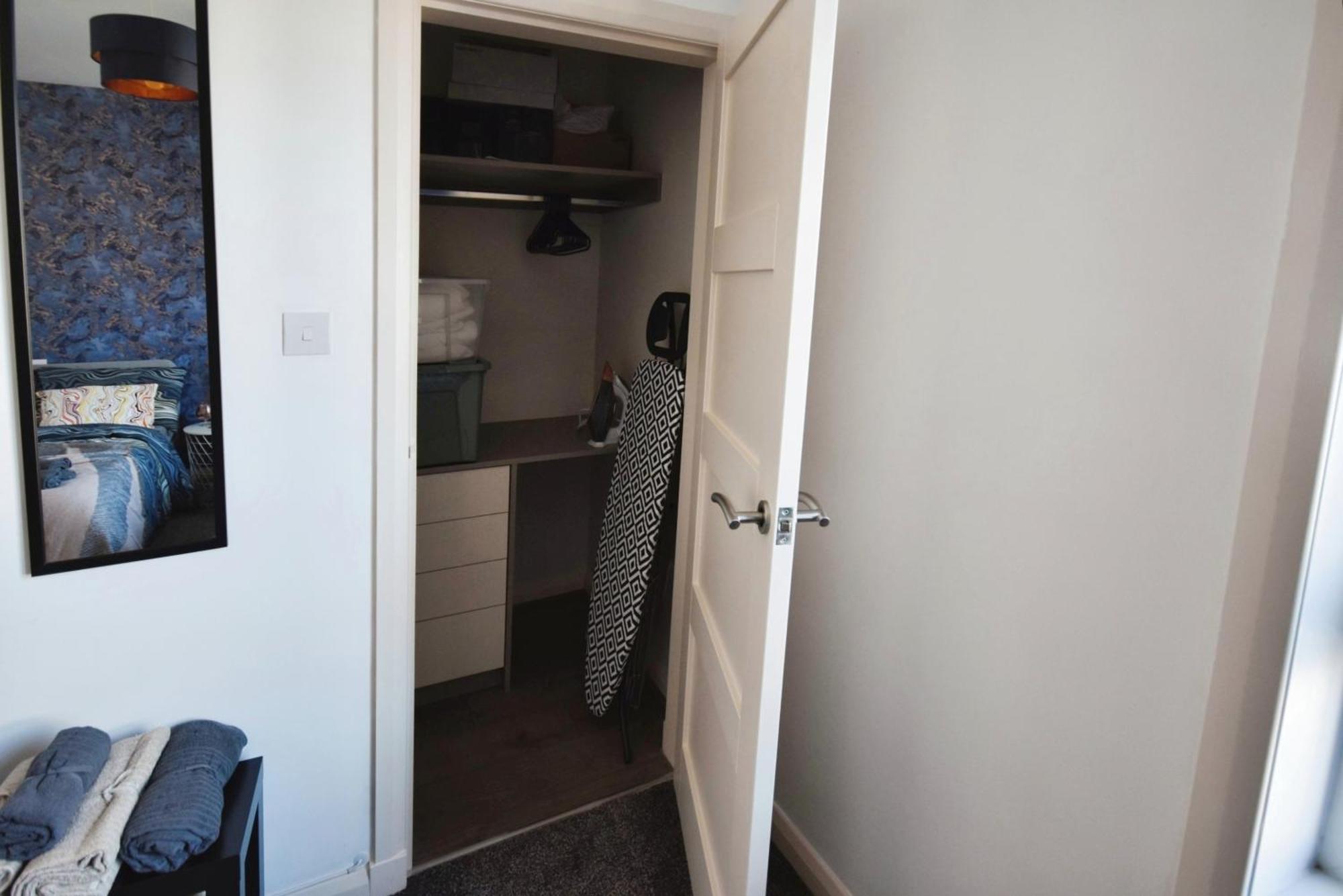 Glasgow Modern Style Home , Separate Entrance Екстер'єр фото